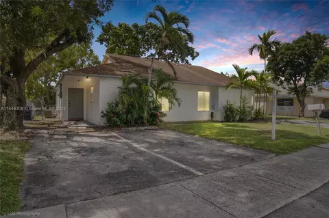 839 SW 8th St, Hallandale Beach, FL 33009