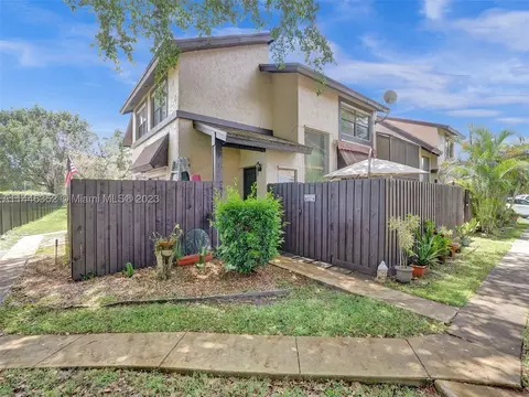2091 Bayberry Dr #2091, Pembroke Pines, FL 33024