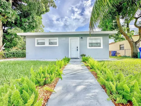 2714 NW 4th St, Pompano Beach, FL 33069
