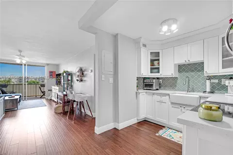 9350 Fontainebleau Blvd #506, Miami, FL 33172