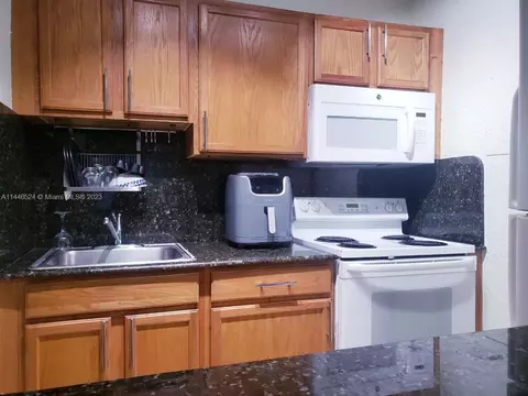 445 SW 11th St #106, Miami, FL 33130