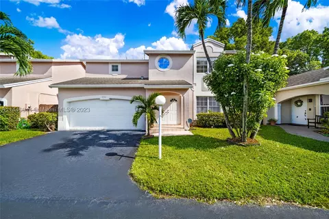 5754 NW 101st Ct, Doral, FL 33178