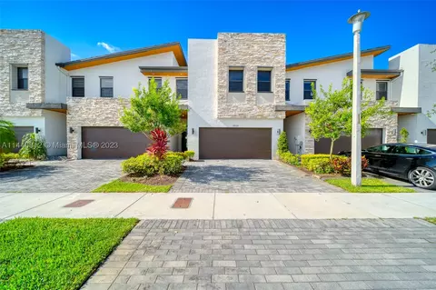 10536 NW 79th St, Doral, FL 33178