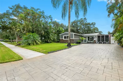 6640 Douglas St, Hollywood, FL 33024