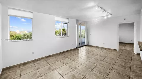 7800 Collins Ave #401, Miami Beach, FL 33141