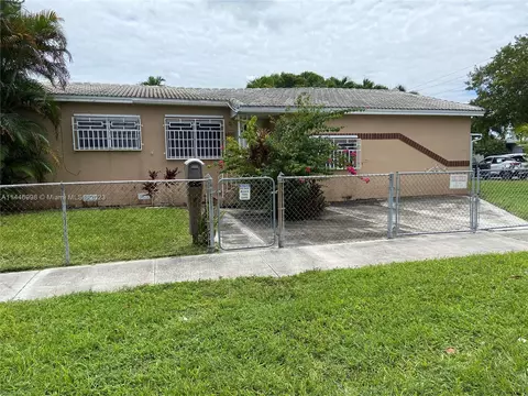 5890 NW 38th St, Virginia Gardens, FL 33166