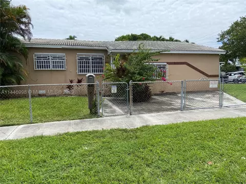5890 NW 38th St, Virginia Gardens, FL 33166