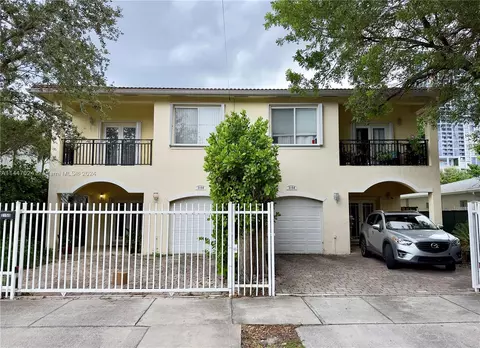3156 Plaza St, Miami, FL 33133