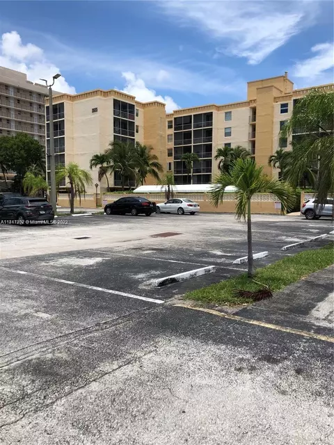 2935 NE 163rd St #3G, North Miami Beach, FL 33160