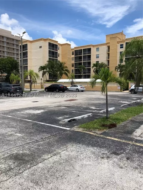 2935 NE 163rd St #3G, North Miami Beach, FL 33160