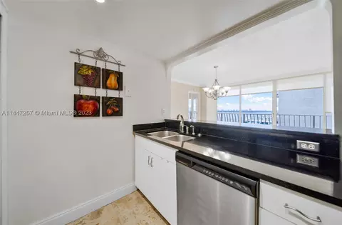 7601 E Treasure Dr #1824, North Bay Village, FL 33141