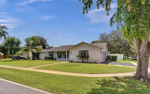 1101 SW 70th Ave, Plantation, FL 33317