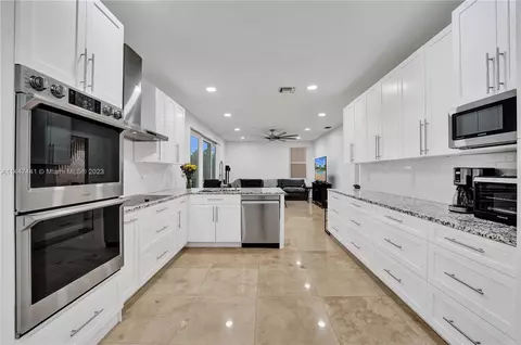 1715 NW 162nd Ave, Pembroke Pines, FL 33028