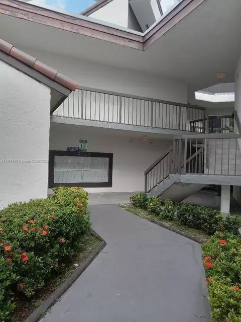 9429 Fontainebleau Blvd #204, Miami, FL 33172