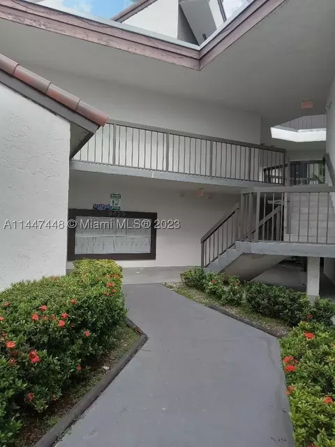 9429 Fontainebleau Blvd #204, Miami, FL 33172