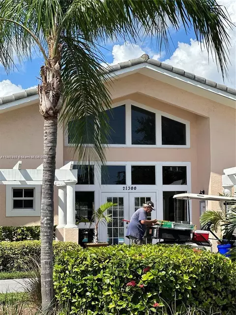 885 NE 213th Ter #3, Miami, FL 33179
