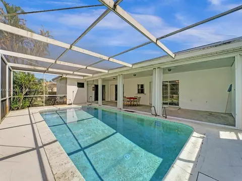 5525 Jackson St, Hollywood, FL 33021 photo 2
