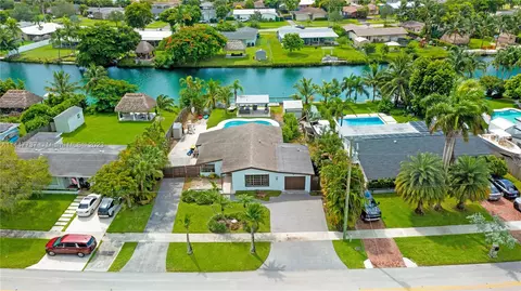 9780 Sterling Dr, Cutler Bay, FL 33157
