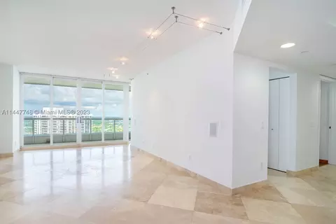 21055 Yacht Club Dr #2104, Aventura, FL 33180