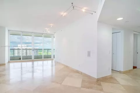 21055 Yacht Club Dr #2104, Aventura, FL 33180
