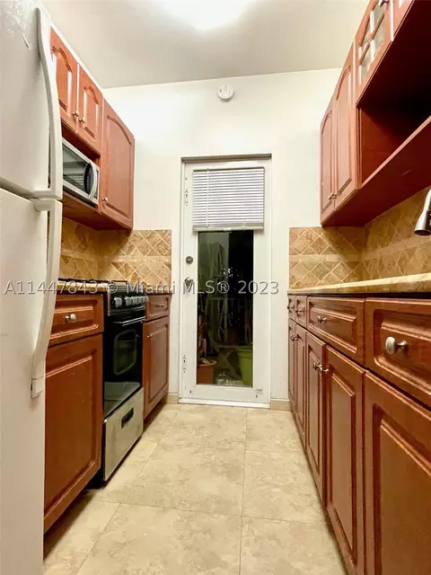 620 76th St #1, Miami Beach, FL 33141