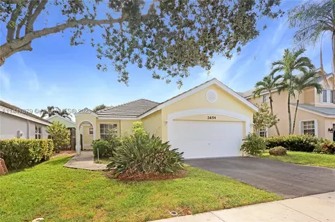 2654 Pinewood Ct, Davie, FL 33328