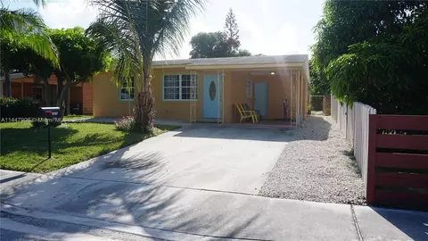1015 S C St, Lake Worth, FL 33460