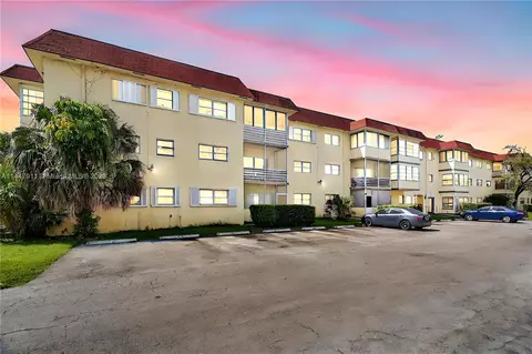 4043 NW 16th St #111, Lauderhill, FL 33313