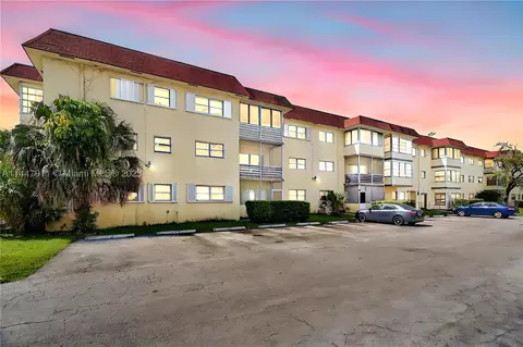 4043 NW 16th St #111, Lauderhill, FL 33313