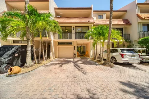 6146 Paradise Point Dr #6146, Palmetto Bay, FL 33157
