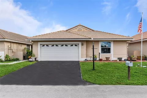 15141 Leeds Ln, Davie, FL 33331