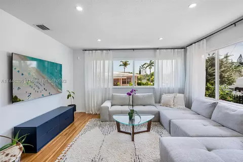 8225 Hawthorne Ave, Miami Beach, FL 33141