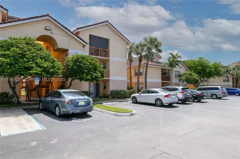 7650 Westwood Dr #531, Tamarac, FL 33321