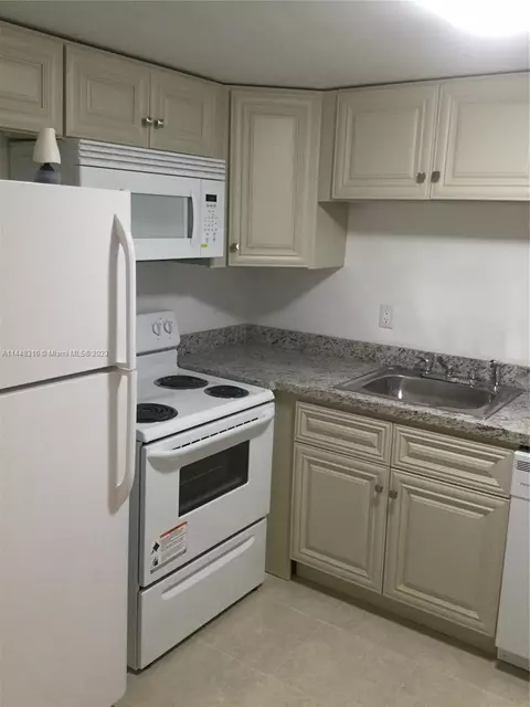 9365 Fontainebleau Blvd #E111, Miami, FL 33172