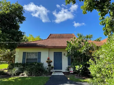 2366 SW 70th Way #4, Davie, FL 33317