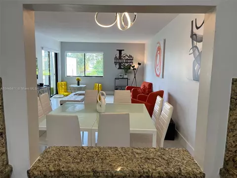 153 Lakeview Dr #201, Weston, FL 33326
