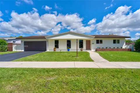 14211 SW 83rd St, Miami, FL 33183