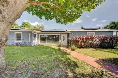 829 S M St, Lake Worth, FL 33460