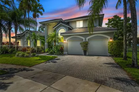 1280 SW 177th Ter, Pembroke Pines, FL 33029