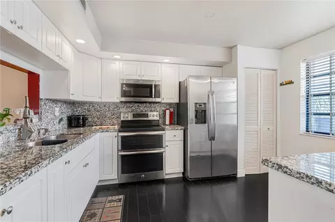 1000 Colony Point Cir #411, Pembroke Pines, FL 33026