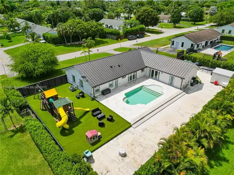 8725 SW 178th Ter, Palmetto Bay, FL 33157