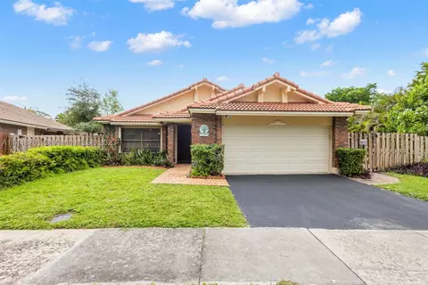 3365 W Point Dr, Hollywood, FL 33026