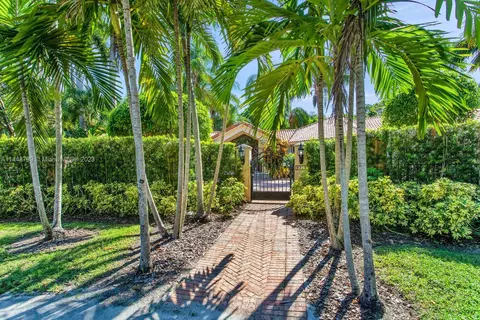 9718 SW 58th Ct, Pinecrest, FL 33156 photo 2