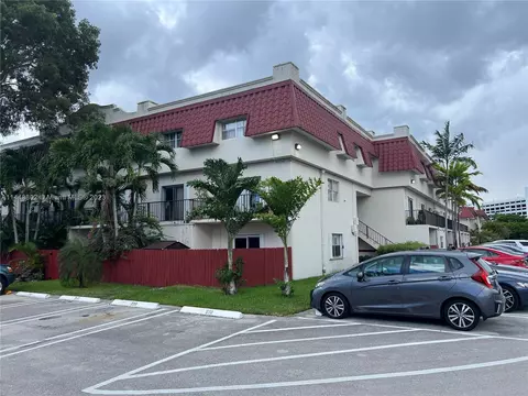 8600 SW 67th Ave #910, Miami, FL 33143