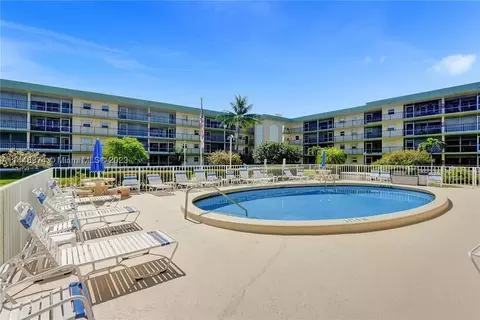 810 SE 7th St #107, Deerfield Beach, FL 33441