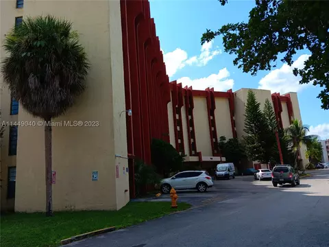 9686 Fontainebleau Blvd #108, Miami, FL 33172
