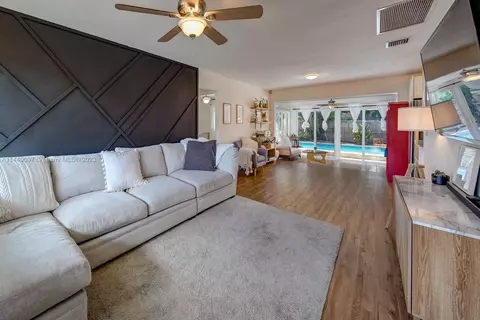 5708 NW 24th St, Margate, FL 33063
