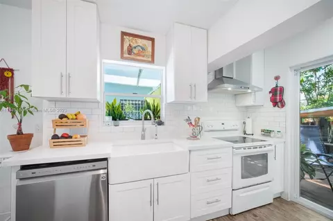 3741 Thomas Ave, Miami, FL 33133 photo 2