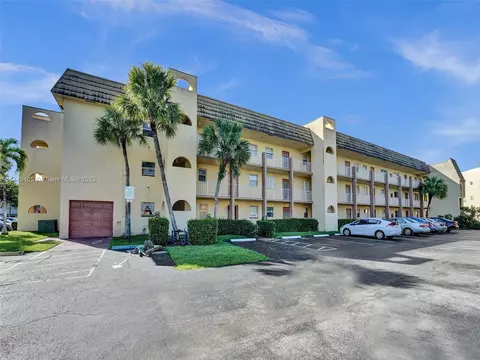 8225 Sunrise Lakes Blvd #309, Sunrise, FL 33322