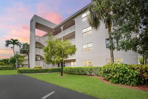 2001 Granada Dr #O1, Coconut Creek, FL 33066